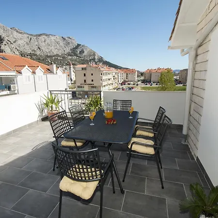 Cherry Omiš