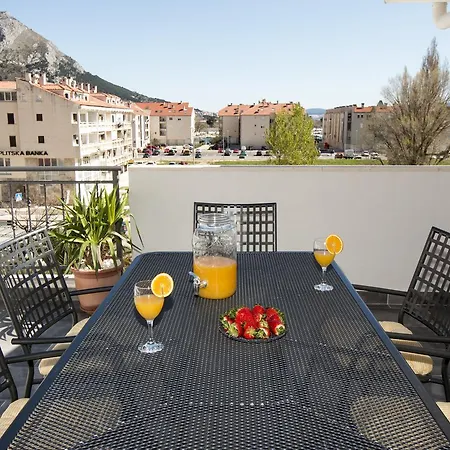 Cherry Omiš